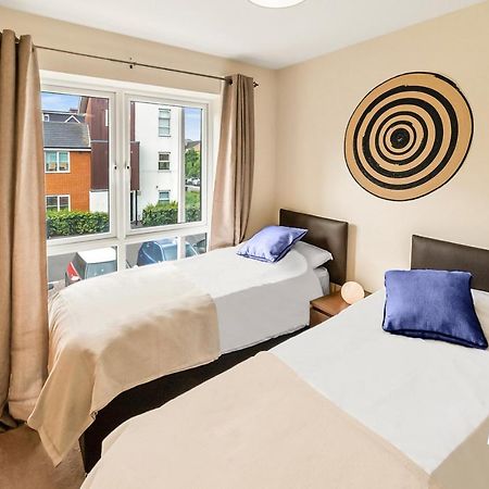 Puffin Way - Comfortable, Spacious House With Parking Reading Exteriör bild