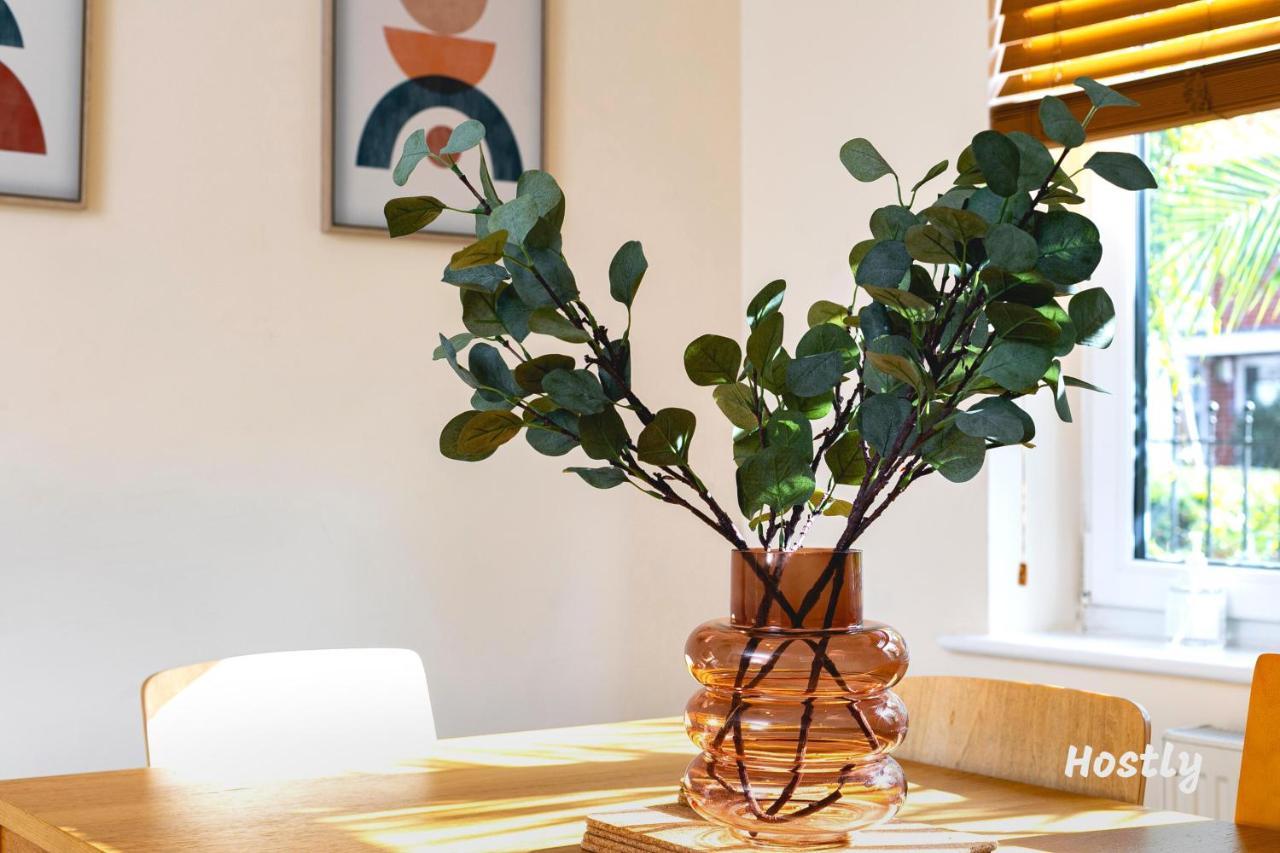 Puffin Way - Comfortable, Spacious House With Parking Reading Exteriör bild