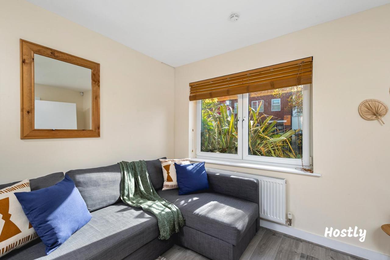 Puffin Way - Comfortable, Spacious House With Parking Reading Exteriör bild